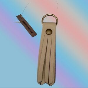 🦄 Portland Leather Short Tassel Keychain in Bone!